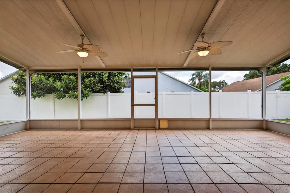 405 COUNTRY VINEYARD DRIVE Valrico, FL 33594