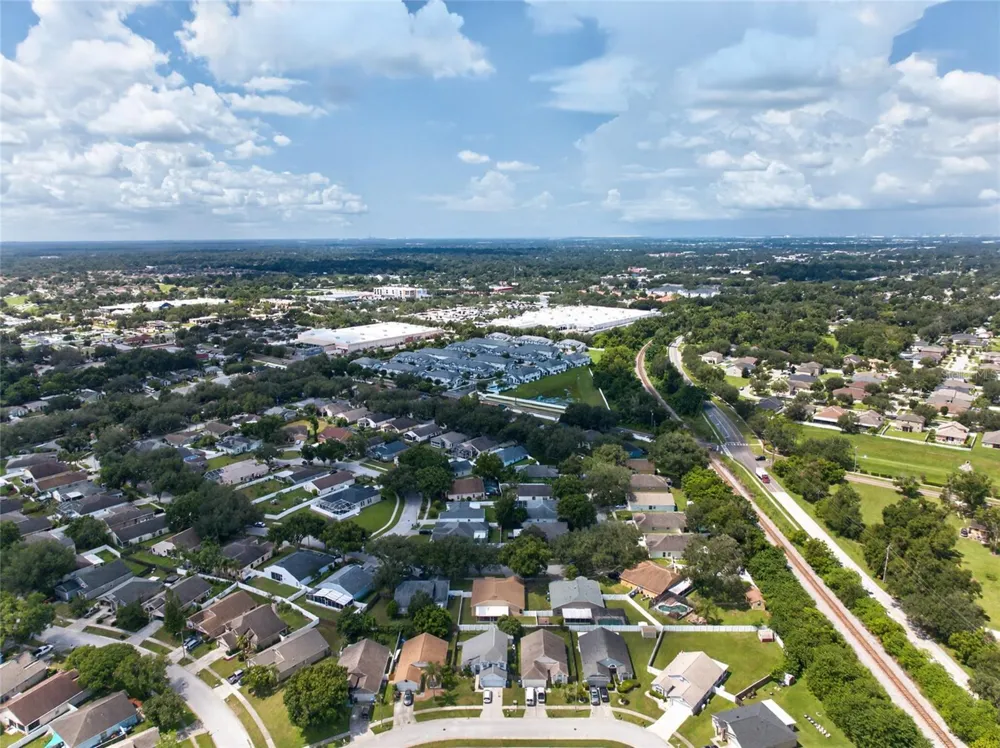 405 COUNTRY VINEYARD DRIVE Valrico, FL 33594