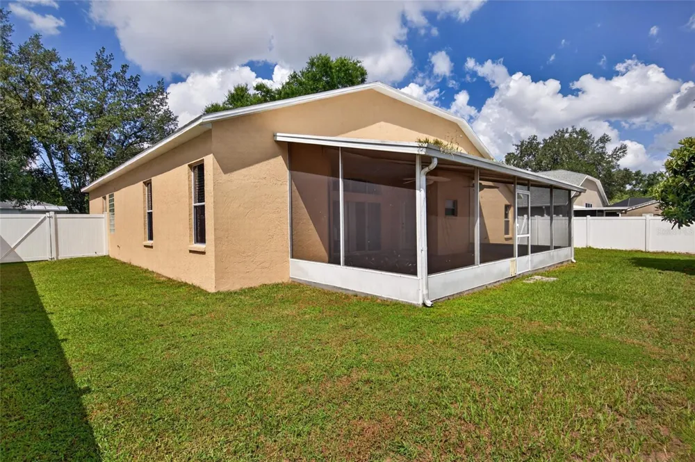 405 COUNTRY VINEYARD DRIVE Valrico, FL 33594