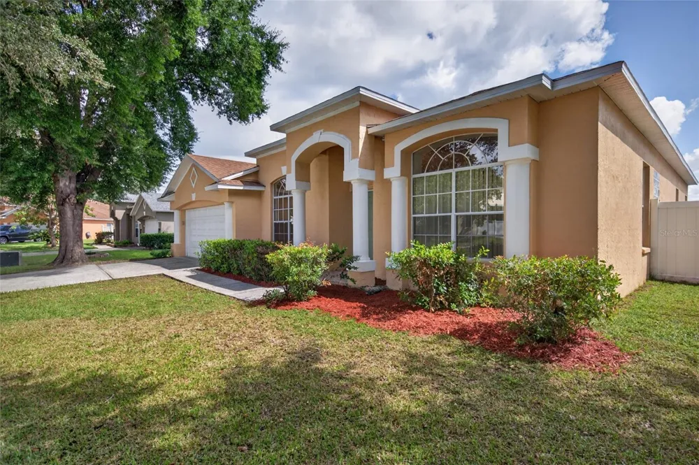 405 COUNTRY VINEYARD DRIVE Valrico, FL 33594