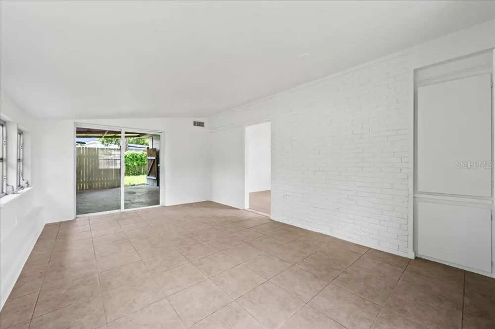 14804 BOULEVARD Tampa, FL 33613