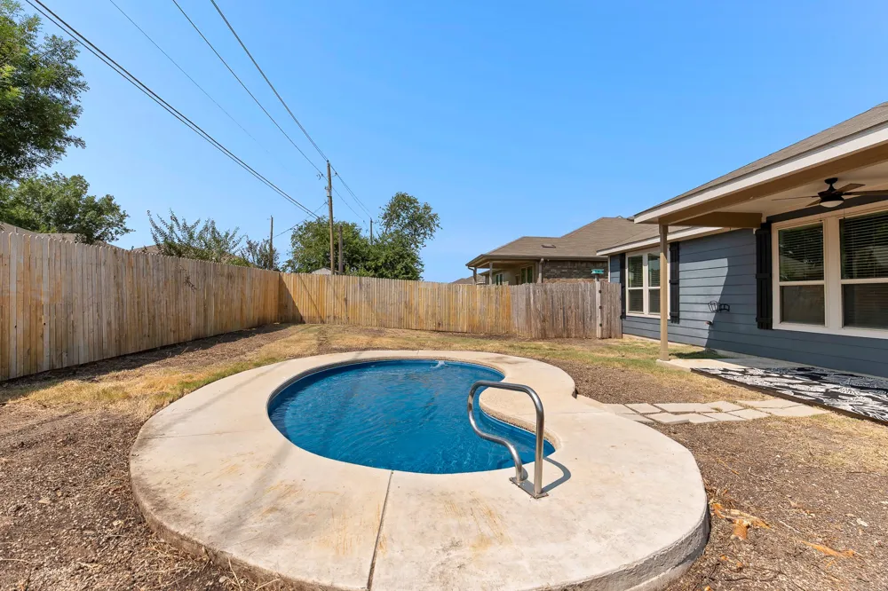 1705 T H Johnson Drive Taylor, TX 76574