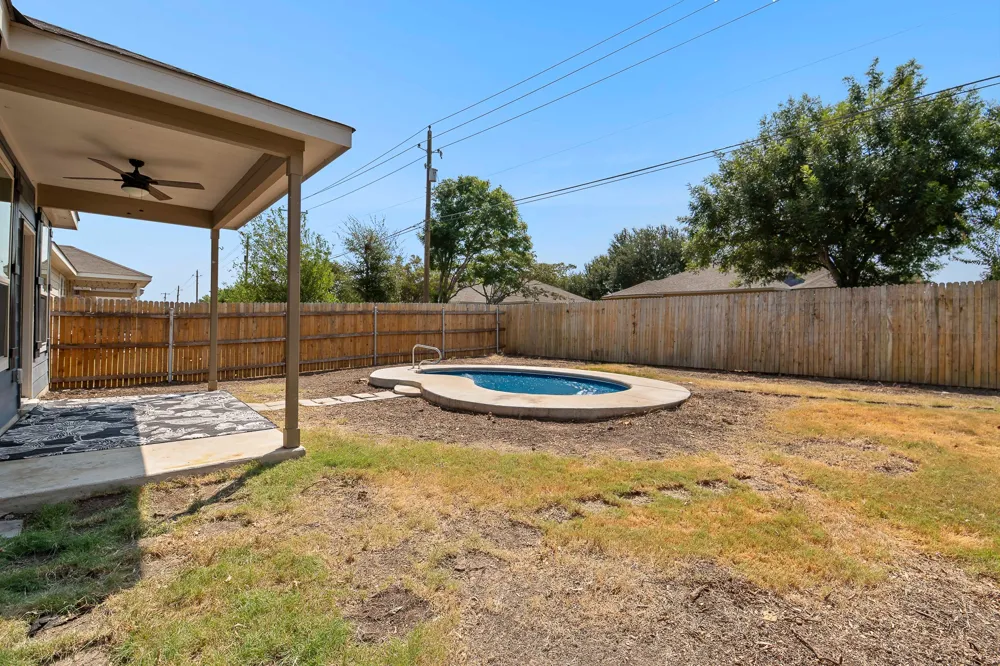 1705 T H Johnson Drive Taylor, TX 76574