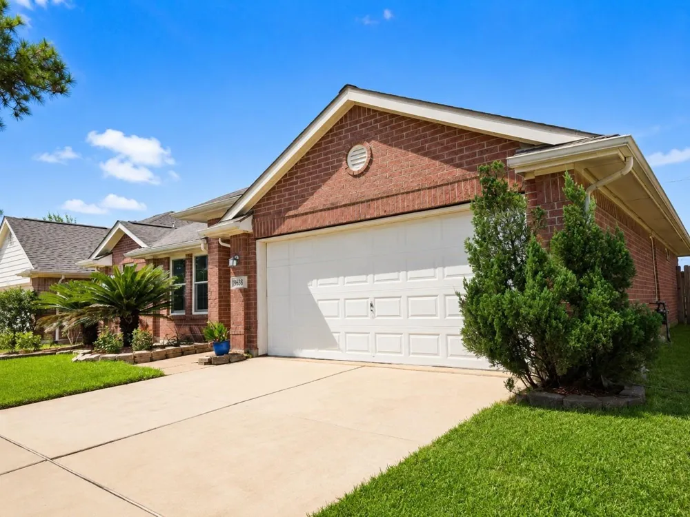 19631 Amistad Dr Tomball, TX 77375