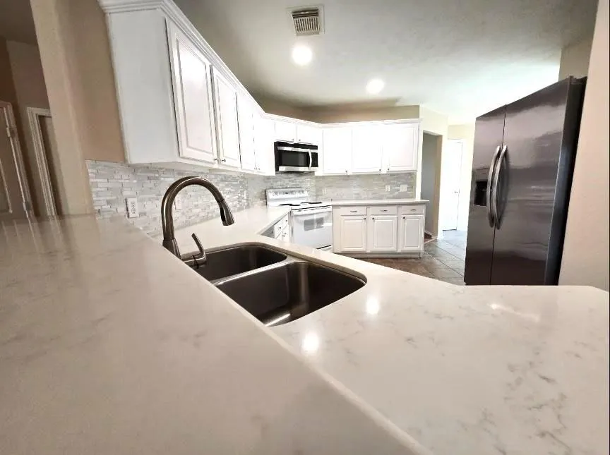 19631 Amistad Dr Tomball, TX 77375