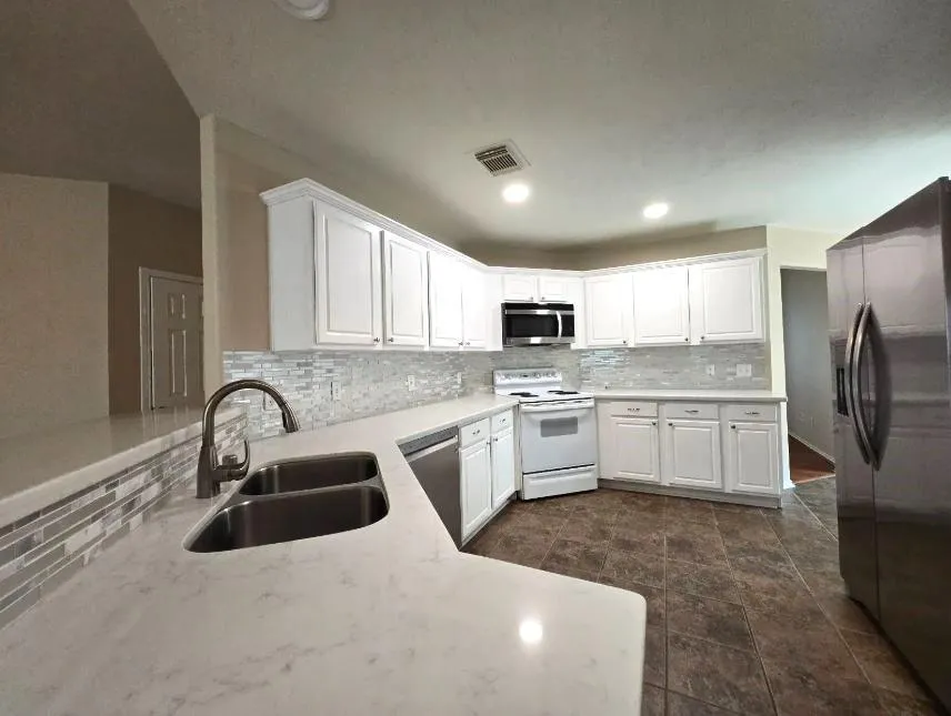 19631 Amistad Dr Tomball, TX 77375