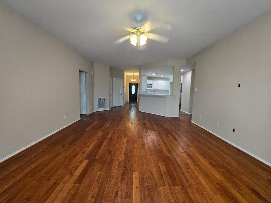 19631 Amistad Dr Tomball, TX 77375