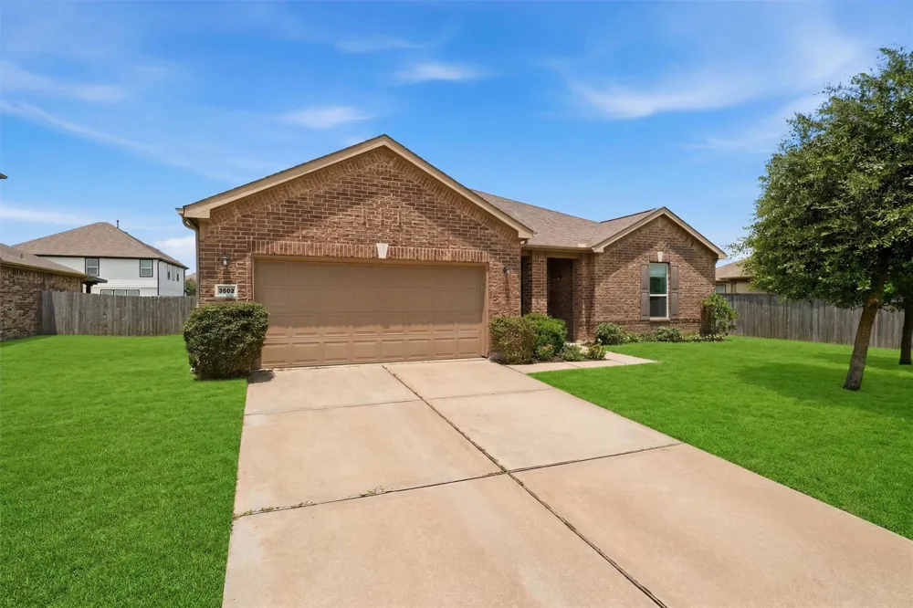 3502 Saxton Green Road Pearland, TX 77584
