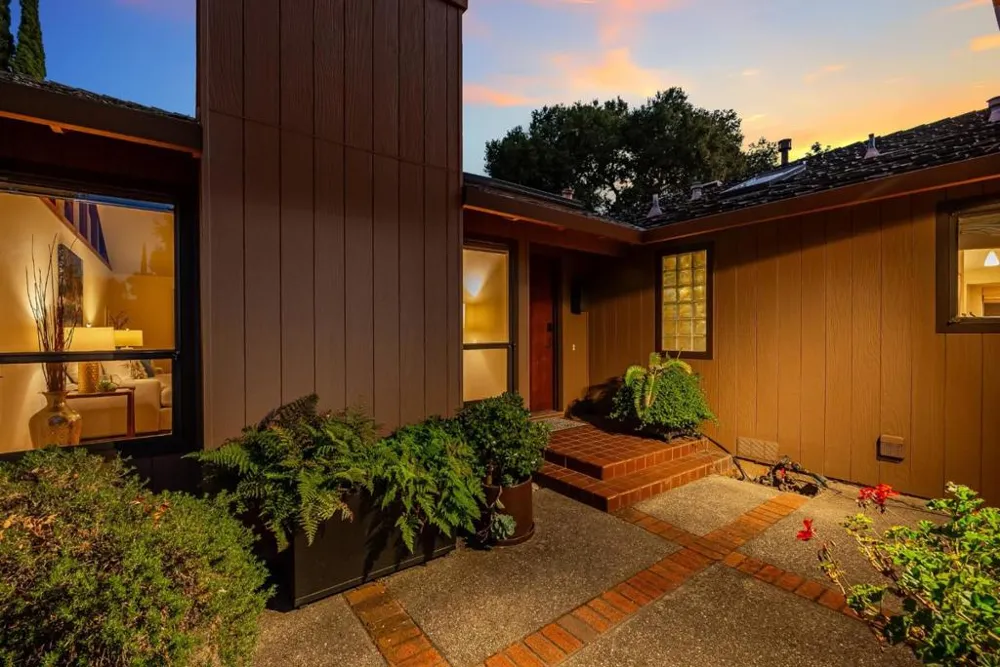 1940 Fallen Leaf Lane Los Altos, CA 94024