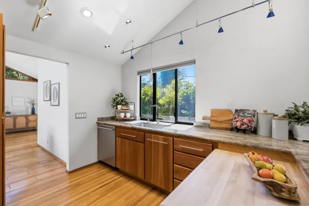1940 Fallen Leaf Lane Los Altos, CA 94024