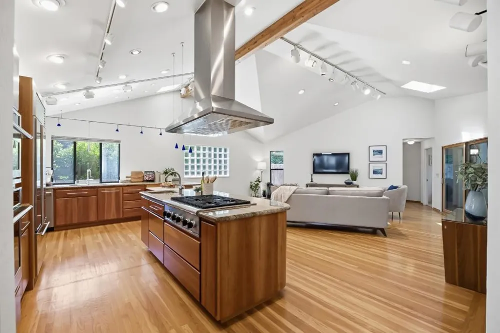 1940 Fallen Leaf Lane Los Altos, CA 94024