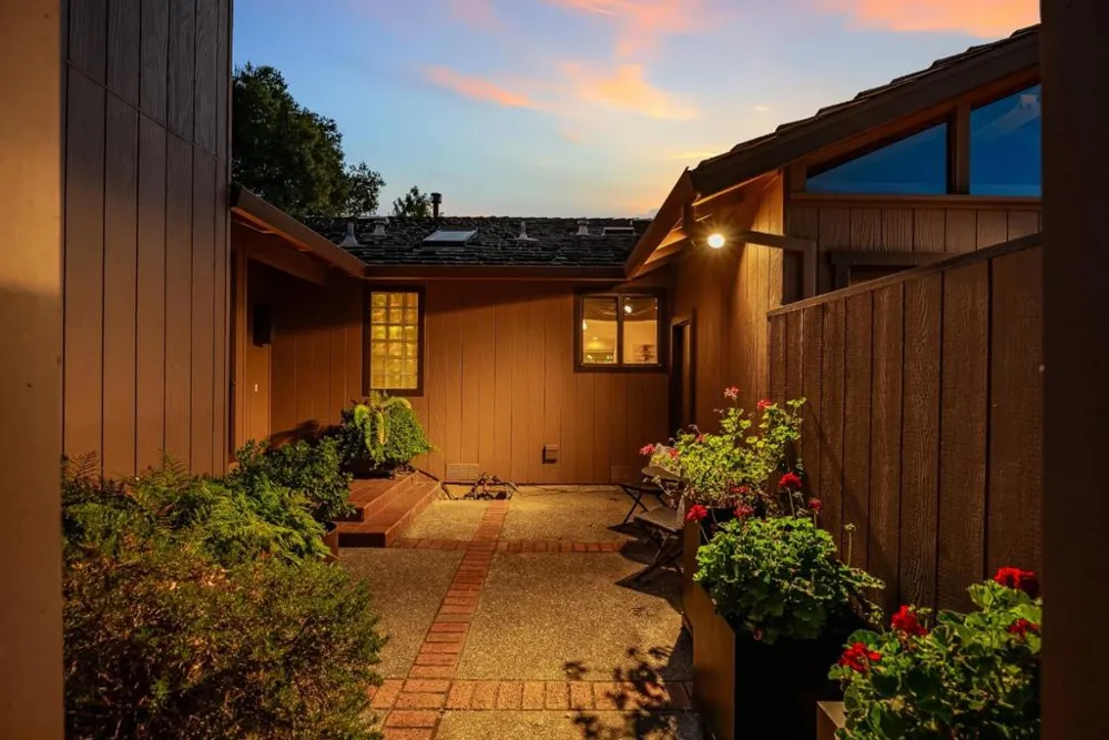1940 Fallen Leaf Lane Los Altos, CA 94024