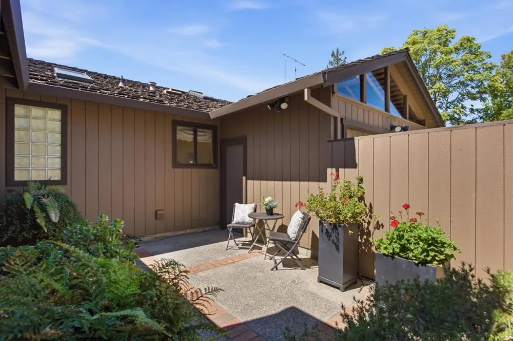 1940 Fallen Leaf Lane Los Altos, CA 94024