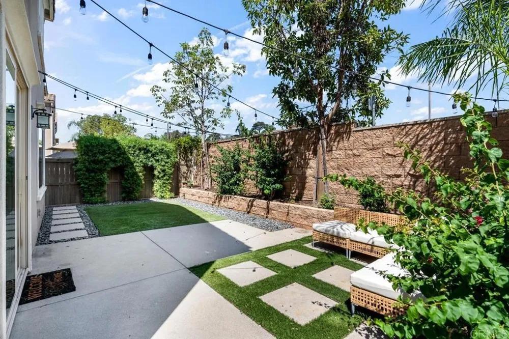 2037 White Alder Lane Vista, CA 92084