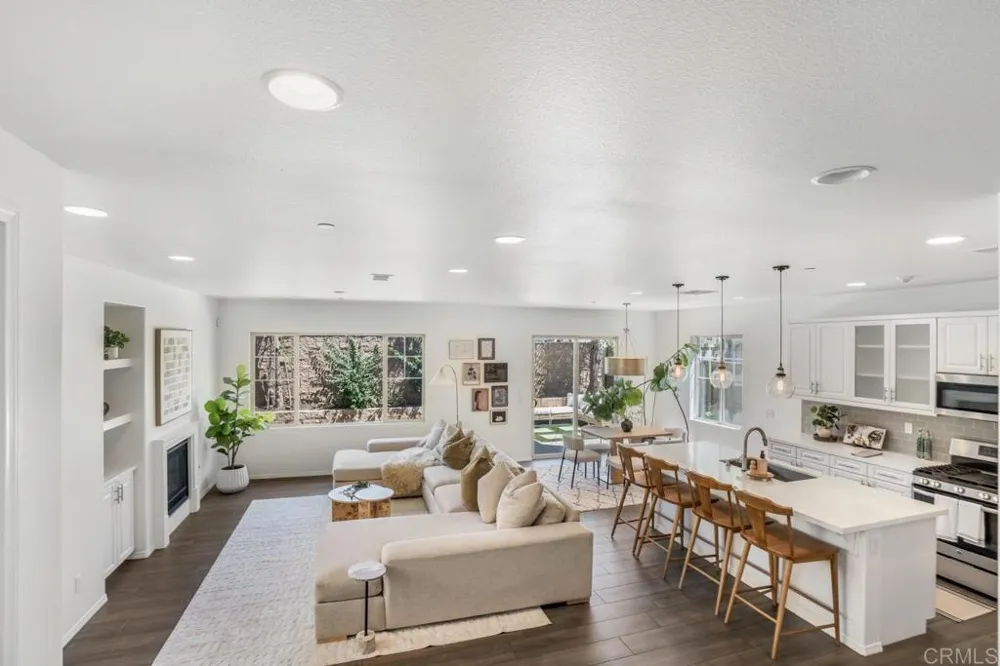 2037 White Alder Lane Vista, CA 92084
