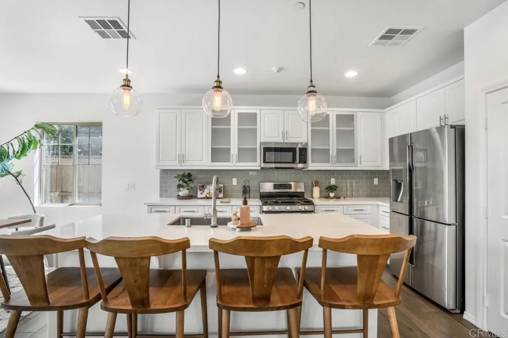 2037 White Alder Lane Vista, CA 92084
