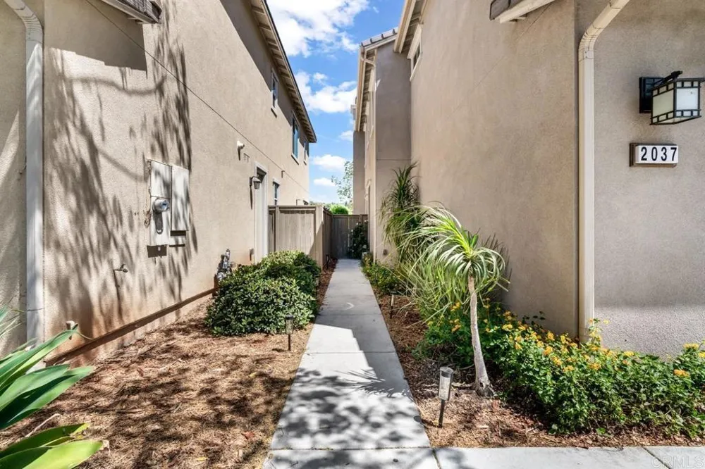 2037 White Alder Lane Vista, CA 92084