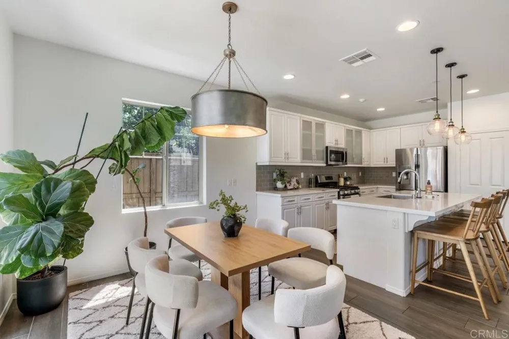 2037 White Alder Lane Vista, CA 92084