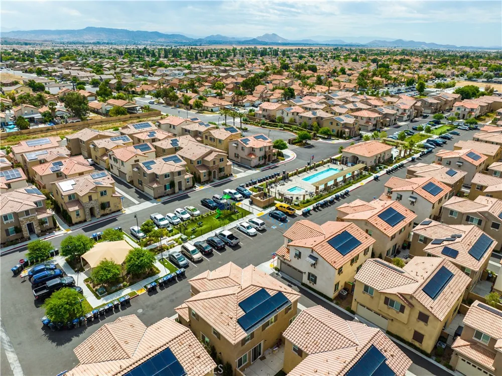 2248 Autumn Court Perris, CA 92571