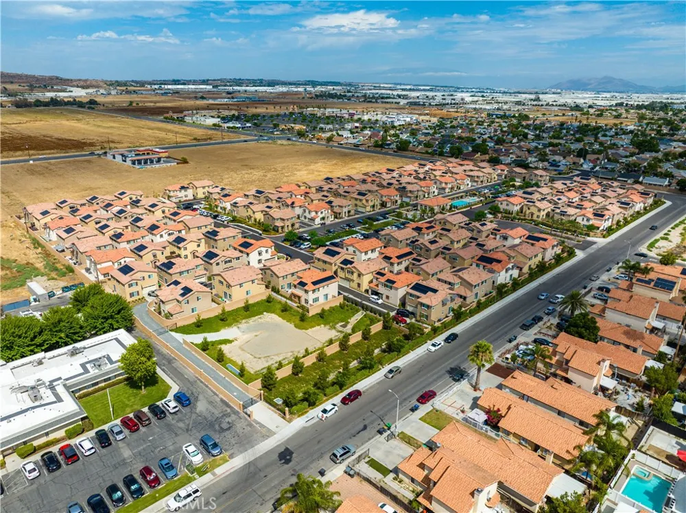 2248 Autumn Court Perris, CA 92571