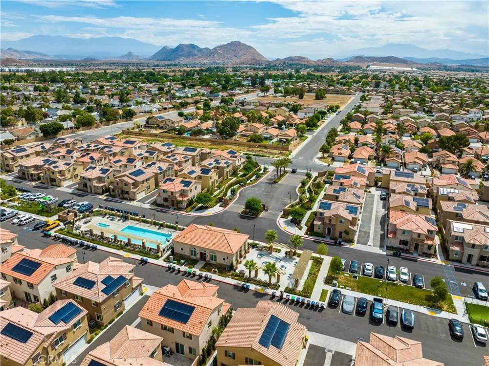 2248 Autumn Court Perris, CA 92571