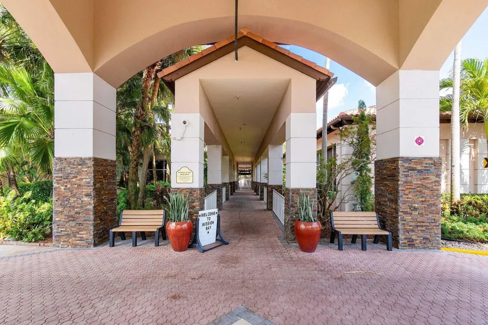 20317 Hacienda Court Boca Raton, FL 33498