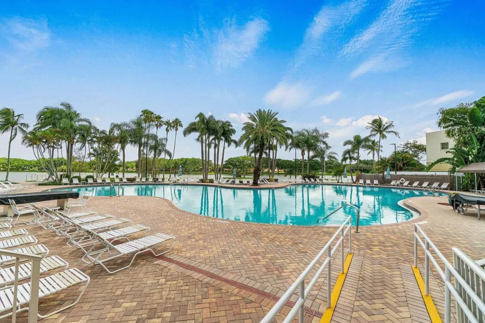 20317 Hacienda Court Boca Raton, FL 33498