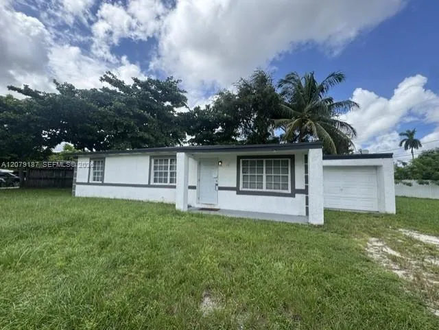 43 Newton Rd West Park, FL 33023