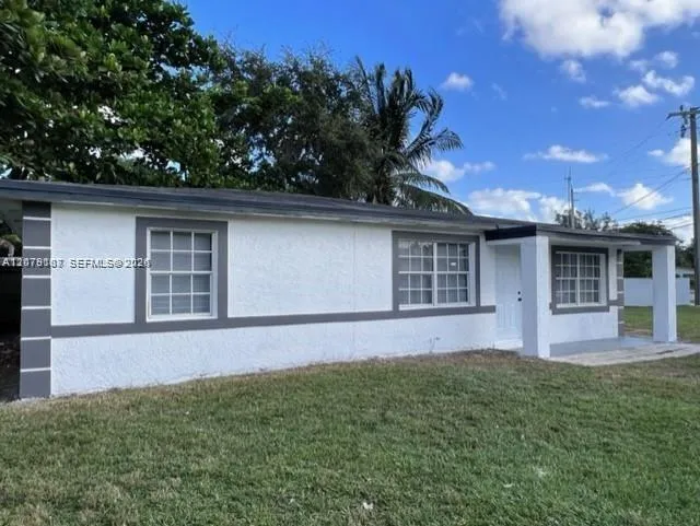 43 Newton Rd West Park, FL 33023