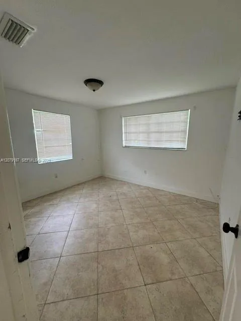 43 Newton Rd West Park, FL 33023