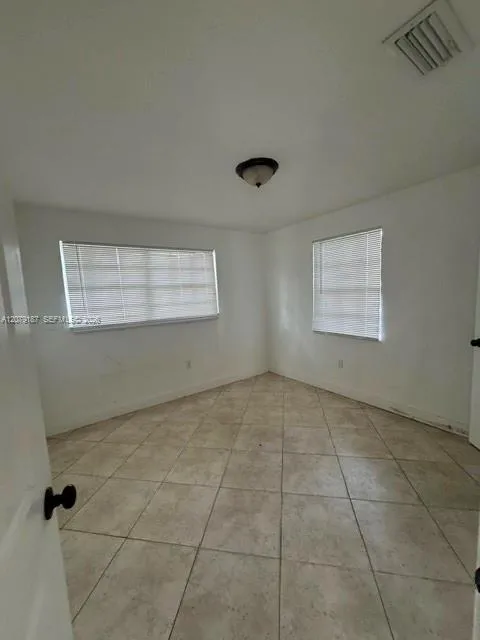 43 Newton Rd West Park, FL 33023
