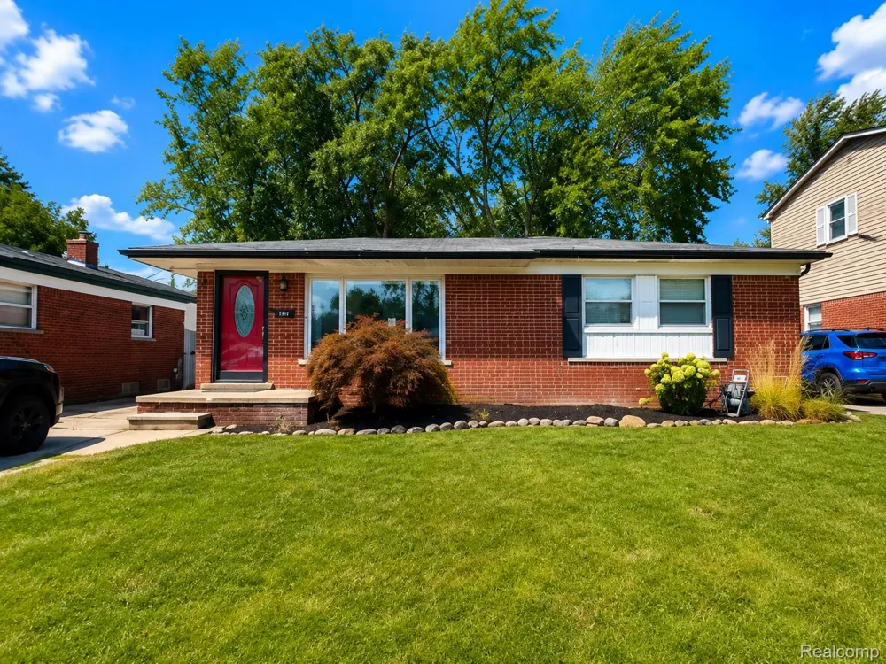 1507 E Windemere Avenue Royal Oak City, MI 48073