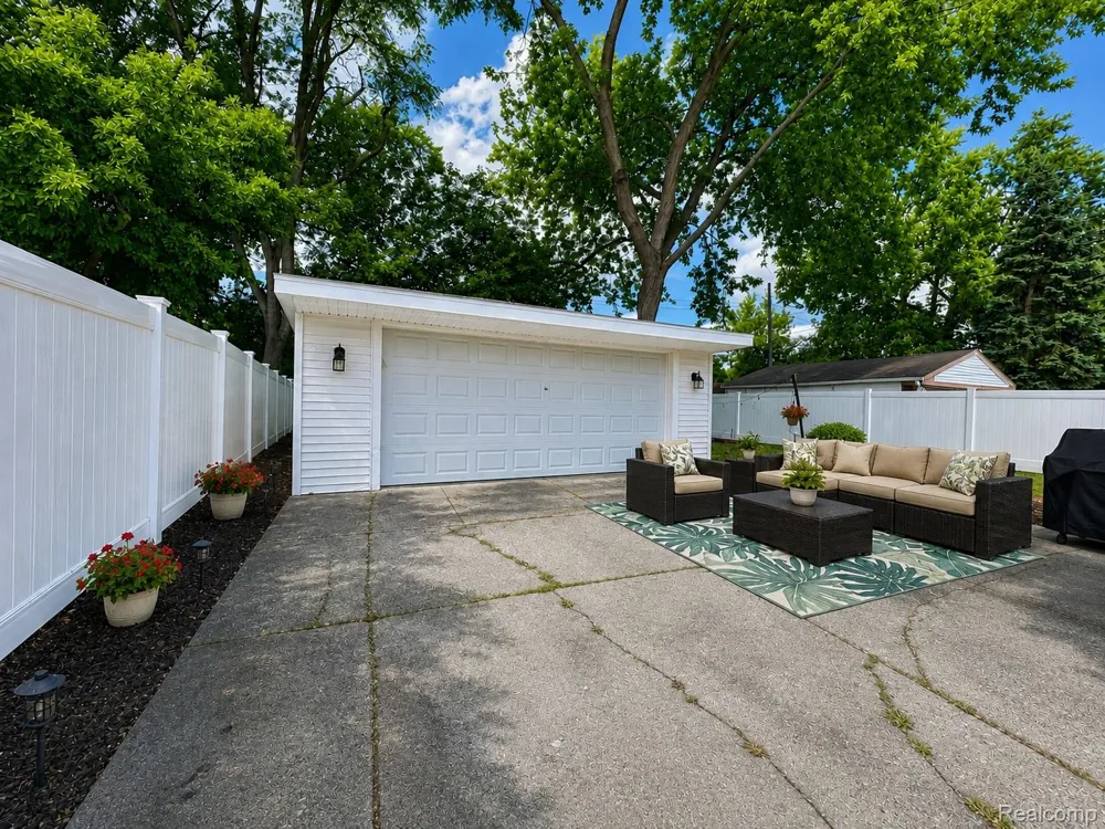 1507 E Windemere Avenue Royal Oak City, MI 48073