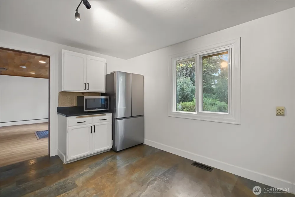 18806 4th S Burien, WA 98148