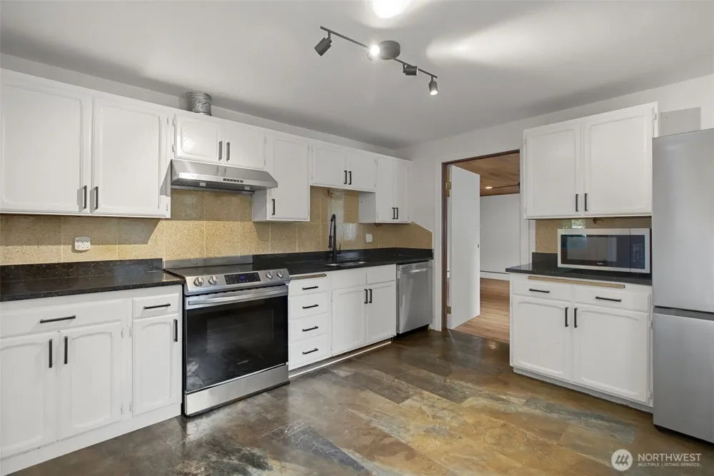 18806 4th S Burien, WA 98148