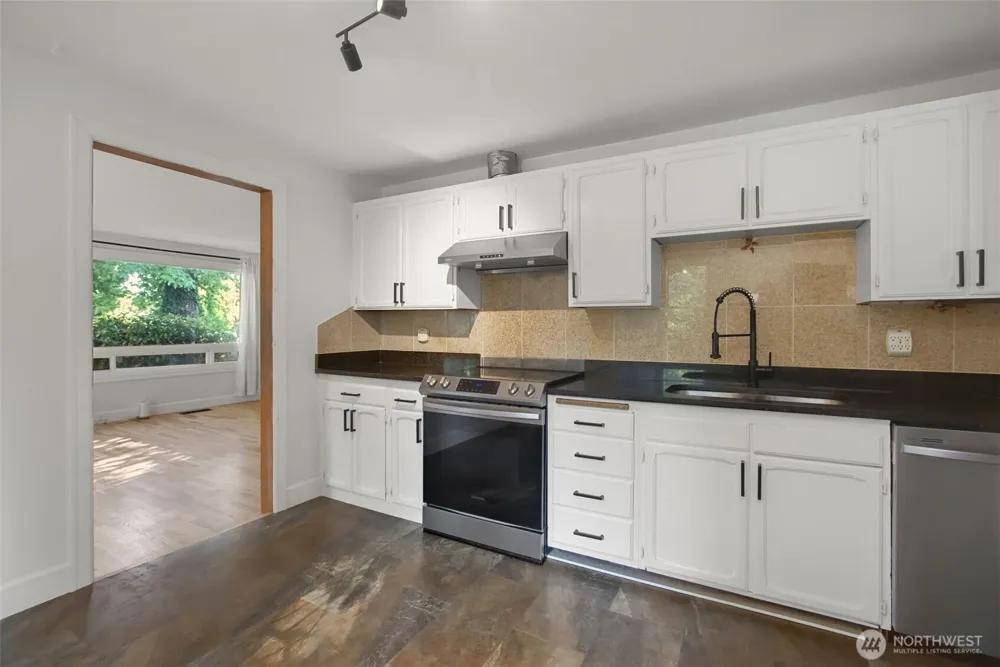 18806 4th S Burien, WA 98148