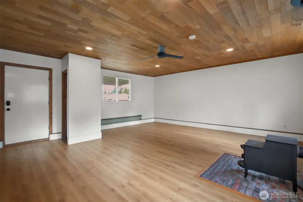 18806 4th S Burien, WA 98148