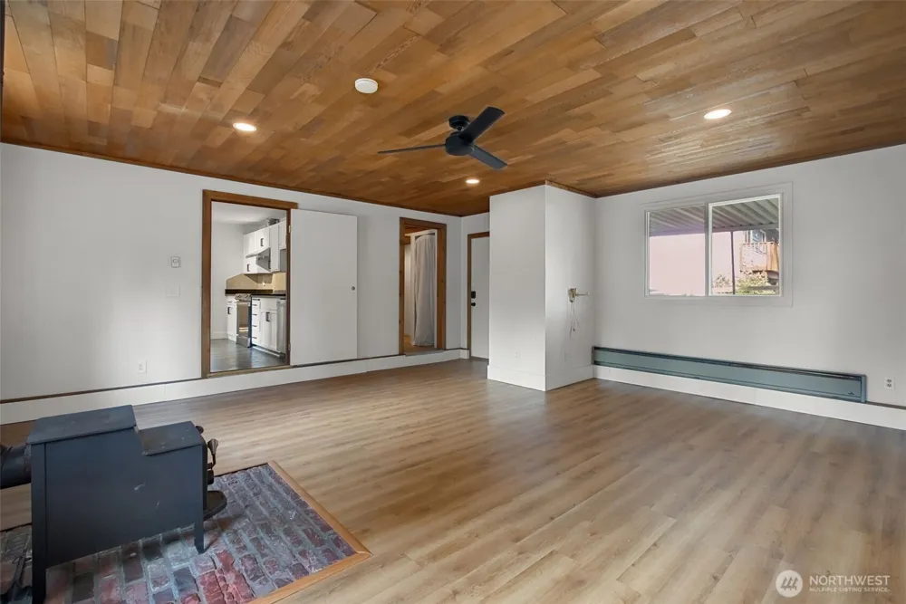 18806 4th S Burien, WA 98148