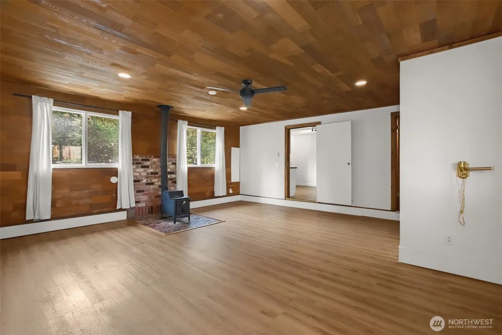 18806 4th S Burien, WA 98148