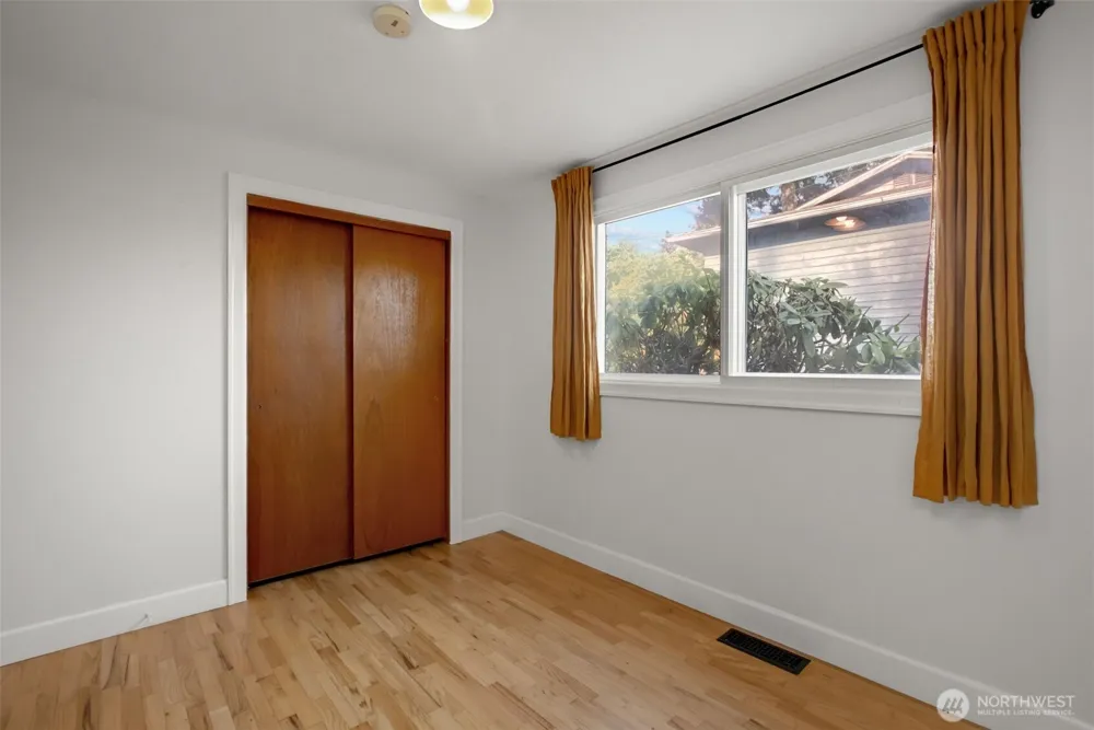 18806 4th S Burien, WA 98148