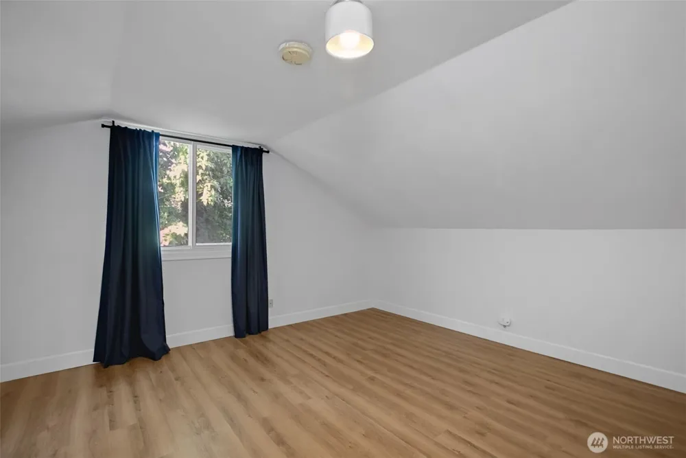 18806 4th S Burien, WA 98148