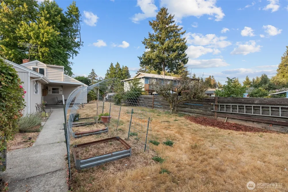 18806 4th S Burien, WA 98148