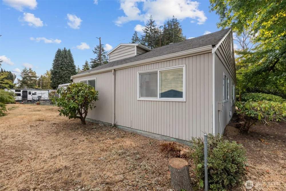18806 4th S Burien, WA 98148