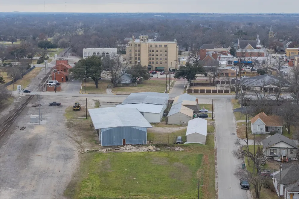 517 E Broadway Street Gainesville, TX 76240