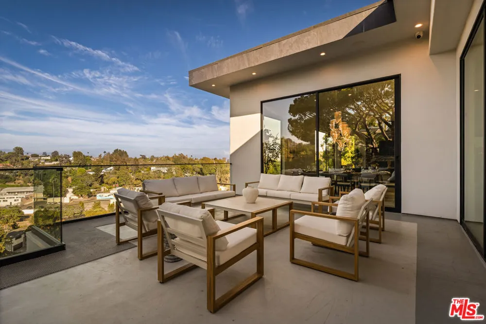 1490 San Remo Drive Los Angeles, CA 90272
