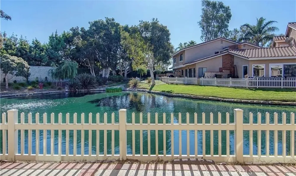 7966 Moonmist Circle Huntington Beach, CA 92648