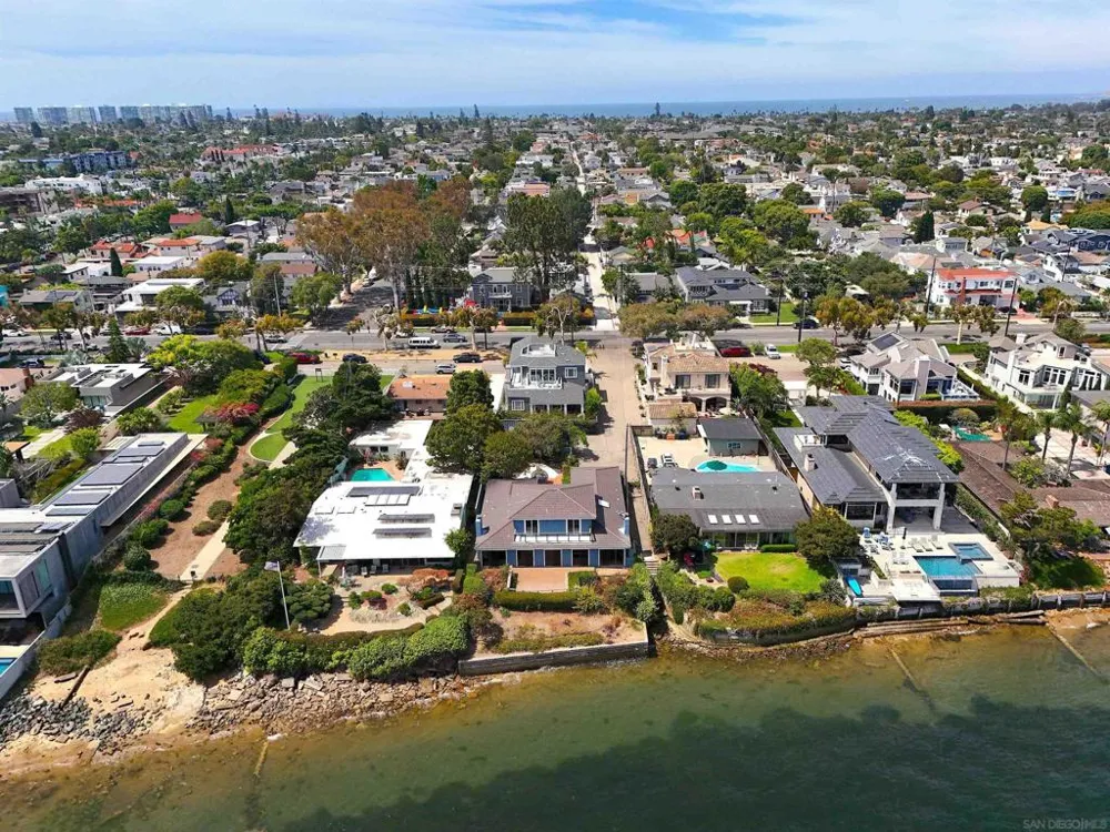 813 1st Street Coronado, CA 92118