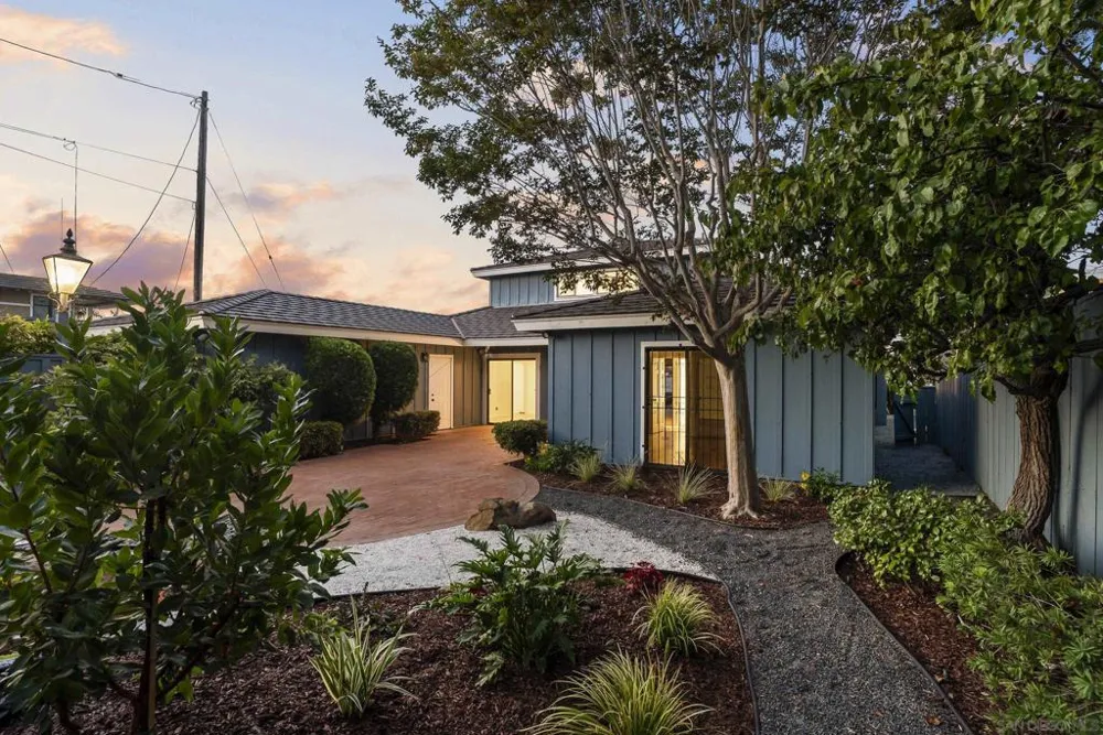 813 1st Street Coronado, CA 92118