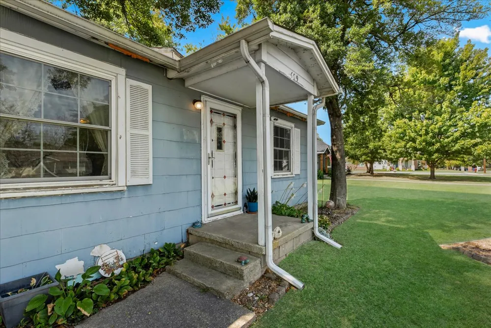 409 E Freeport Street Broken Arrow, OK 74012