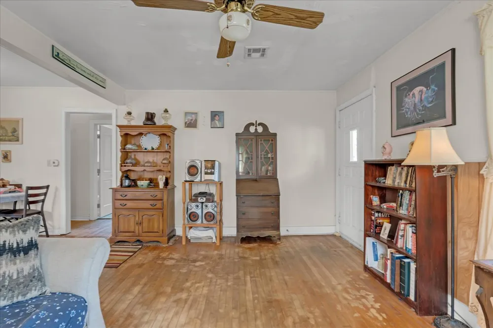 409 E Freeport Street Broken Arrow, OK 74012